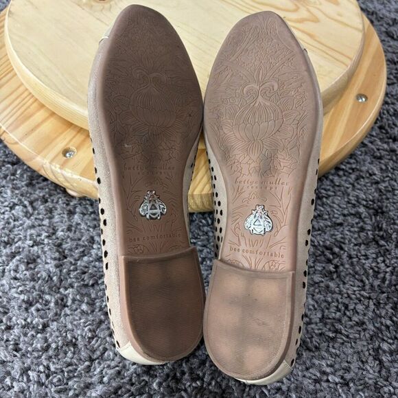Bettye Muller Concept Janae Perforated Ballet Flats Womens 8.5 Leather Shoes - Picture 9 of 10